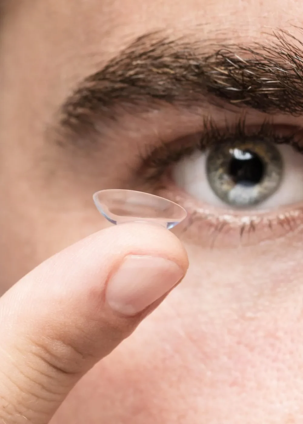 man-holding-eye-contact-scaled